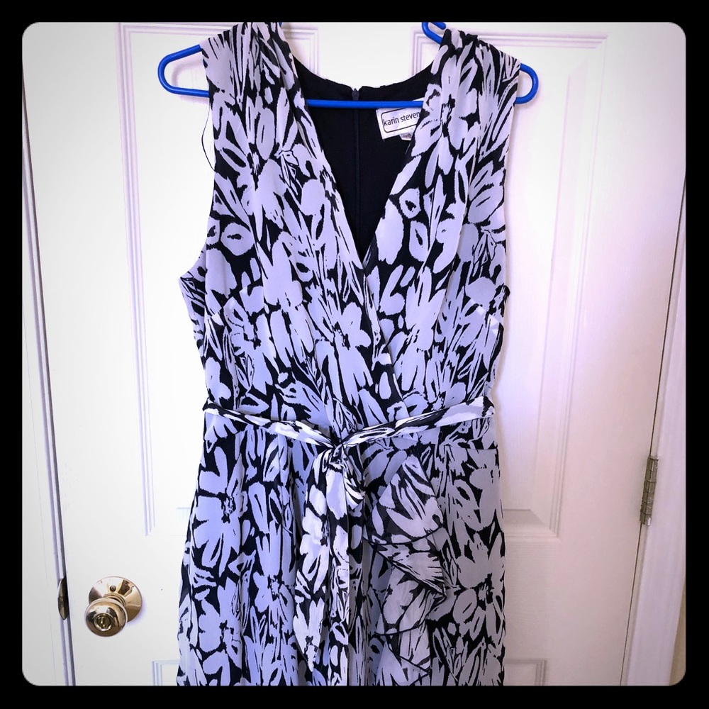 Ruffled sleeveless dress